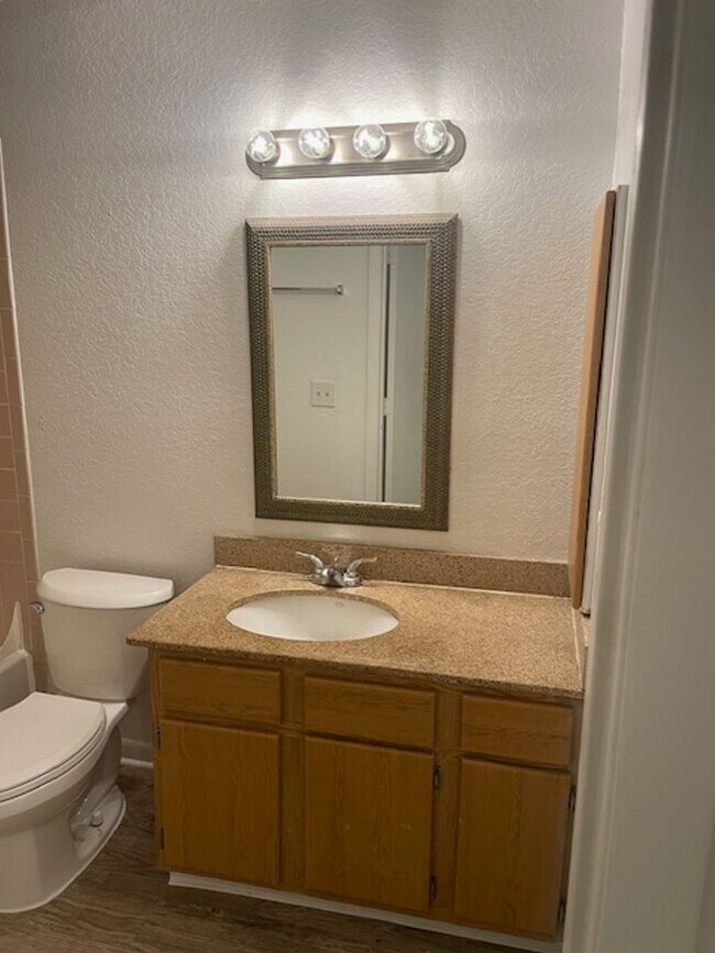 Building Photo - Lexington place ground fl One bedroom