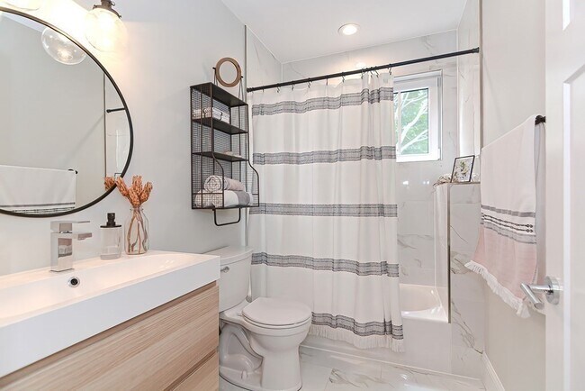 Building Photo - 52R River St