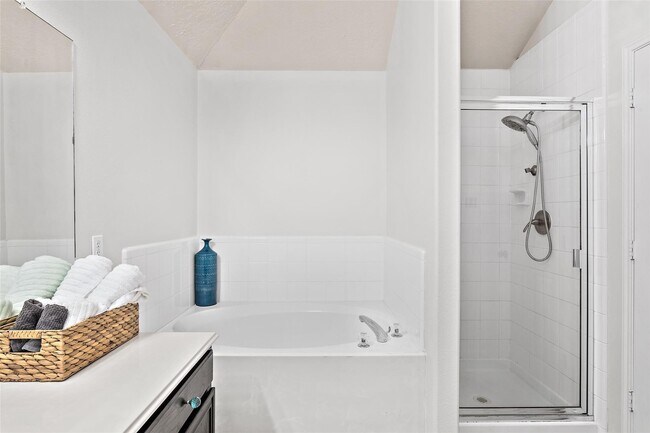 Building Photo - 21510 Forest Colony Dr