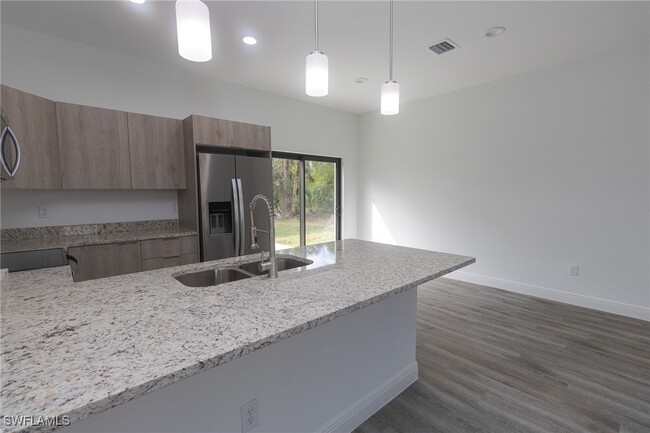 Building Photo - 6106 Pecan Ct