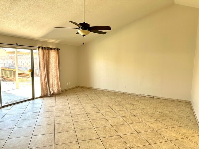 Building Photo - 4 Bedroom with pool in prime location