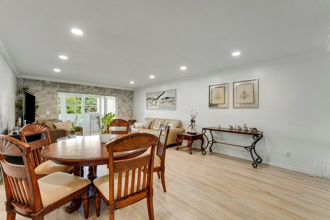 Building Photo - 14849 Cumberland Dr