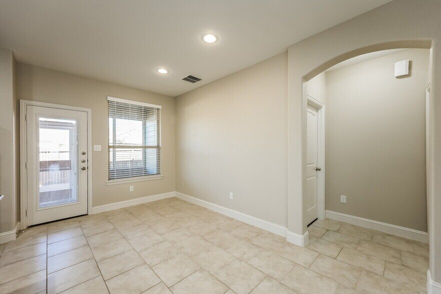 Building Photo - 9603 Bricewood Oak