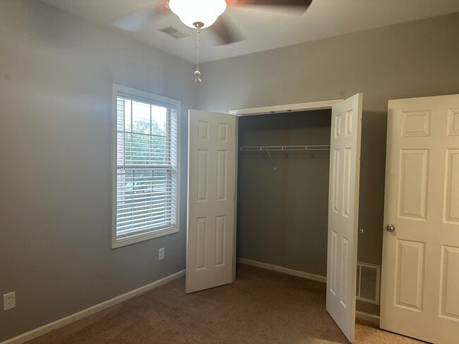 Building Photo - 3845 Pinecrest Way