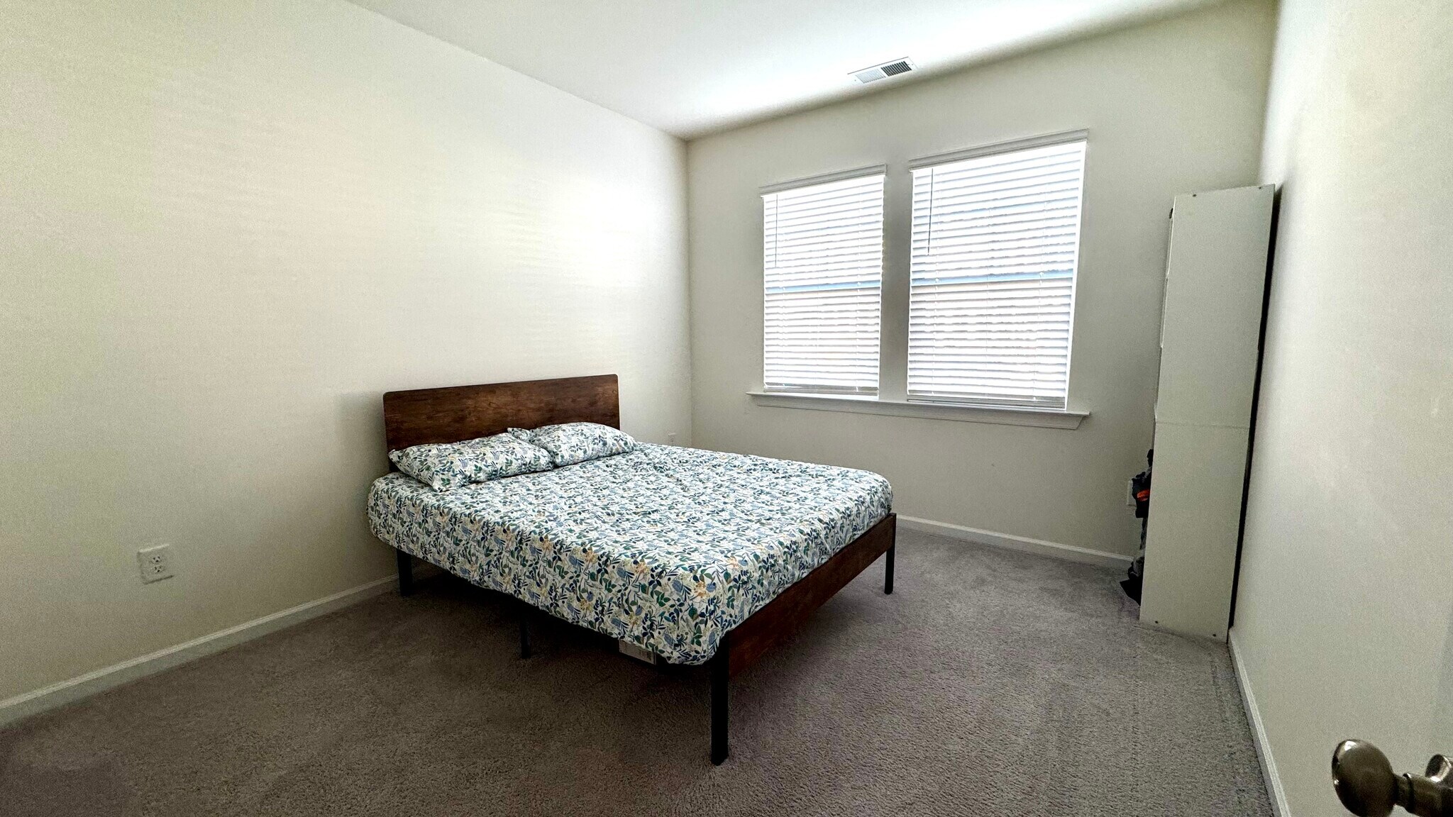 Building Photo - 806 Courting St