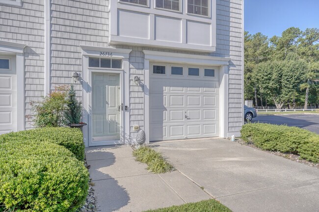 Building Photo - Fairfield Townhome