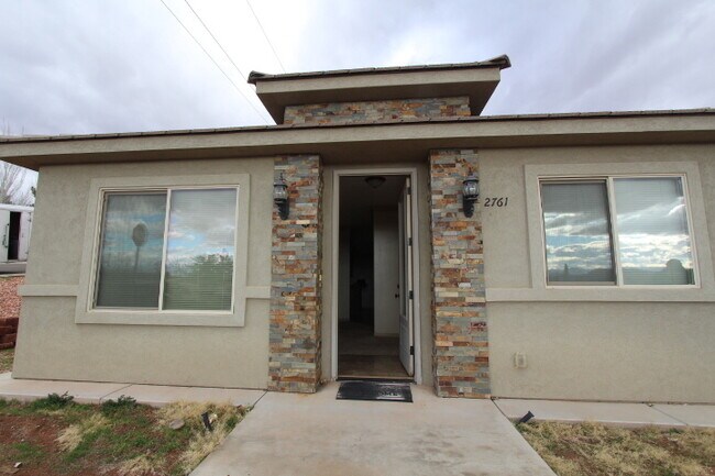 Building Photo - 2761 E 175 N