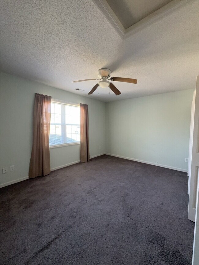 Building Photo - 106 Charlton Rd