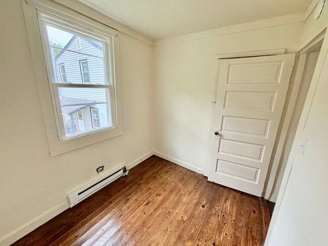 Building Photo - 407 9th St NW