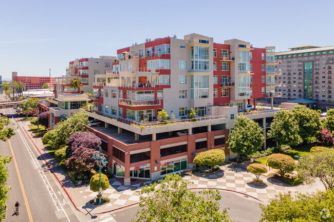 Building Photo - The Terraces At Emerystation