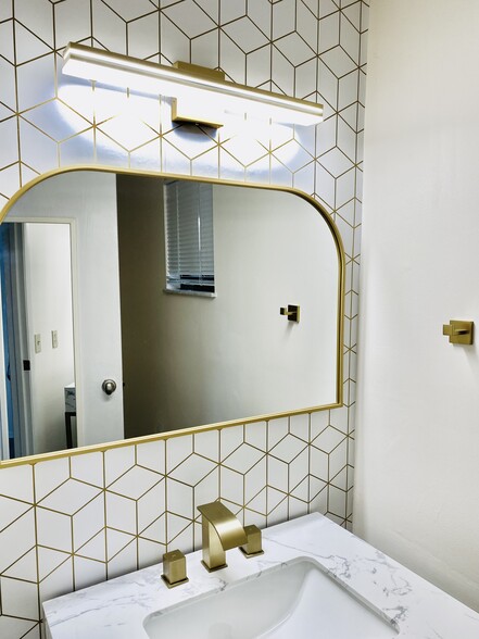 Building Photo - 2415 Maryland Ave