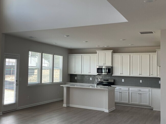 Building Photo - 246 River Run Dr