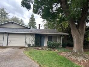 Building Photo - 2842 Jolyn Way