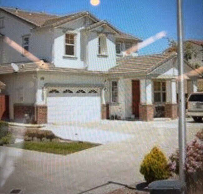 Primary Photo - Pittsburg 4 bd, 2.5 ba charming home in ex...