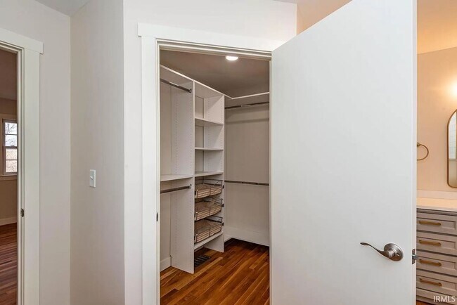 Building Photo - 4480 E Janet Dr