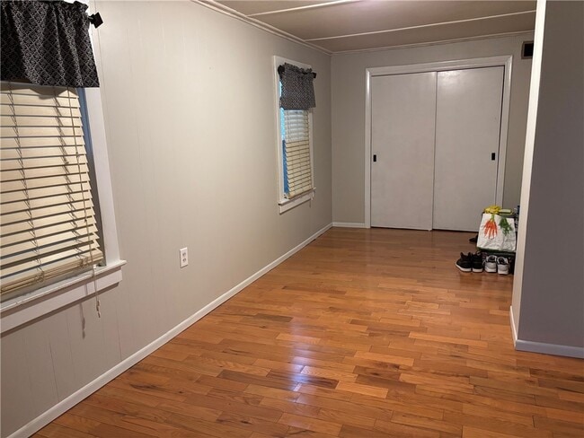 Building Photo - 3 Glen Ave