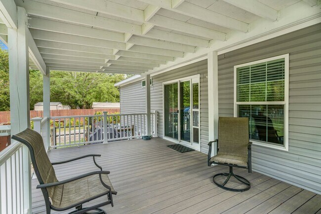 Building Photo - Charming 3/2 in the Heart of Williston – U...