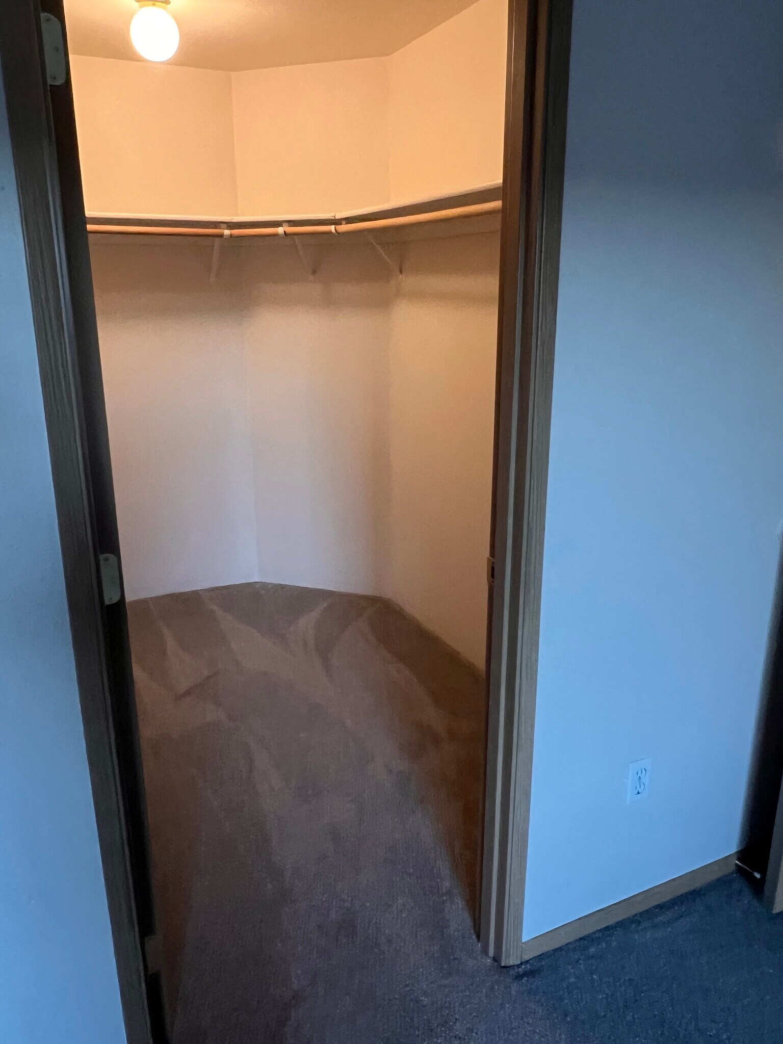 master walk-in closet - 5541 Glenridge Way