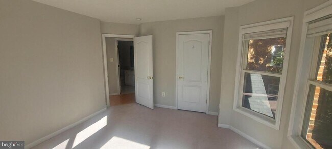 Building Photo - 10210 Sherman Heights Pl