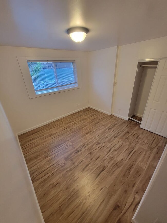 Building Photo - Charming 3-Bedroom Rambler Near JBLM – Move-In Ready!