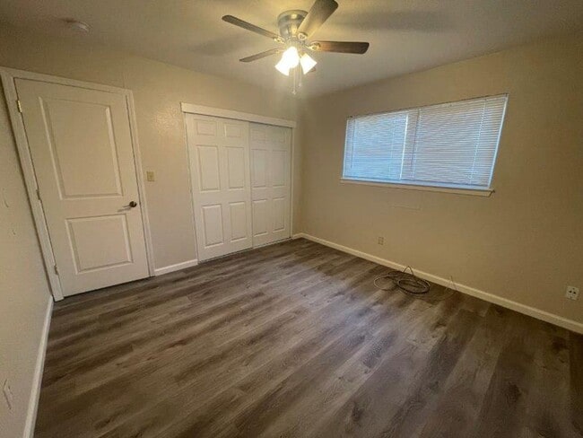Building Photo - 2 Bedroom Walking Distance to Mather Air Force Base