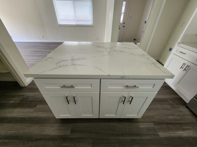 Building Photo - Newly Remodeled 3-Bedroom, 2-Bathroom Home...