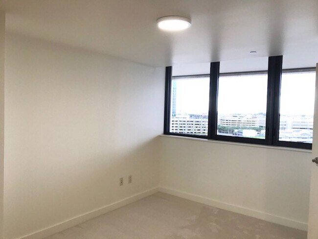 Building Photo - $3,100- 2 BR/1 Bath/1 Parking - Partly Furnished 10th Floor Keola La'i unit in Kaka'ako