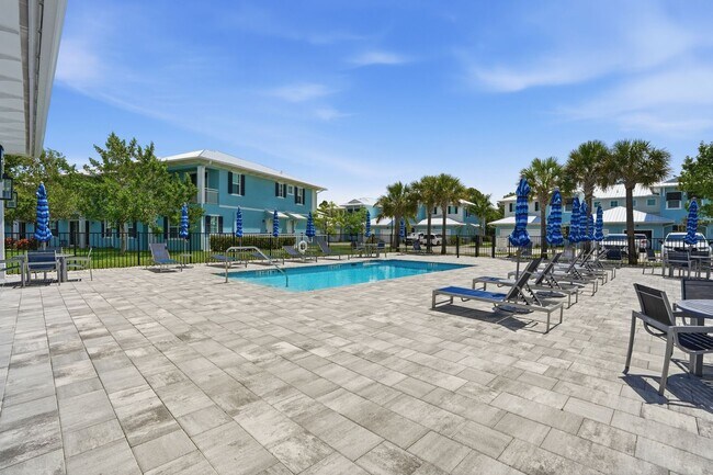 Building Photo - Fully Furnished 3 Bedroom, 3.5 Bath Townhome