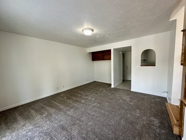 Building Photo - West Jordan