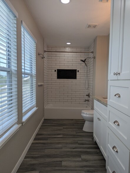 Building Photo - 15406 Lynford Crest Dr