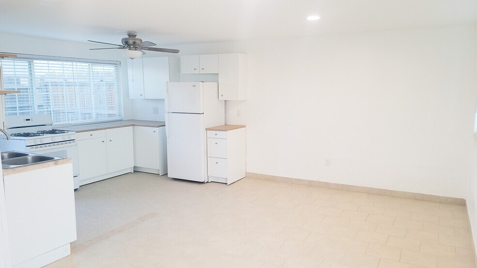 Building Photo - 5527 Baileya Ave