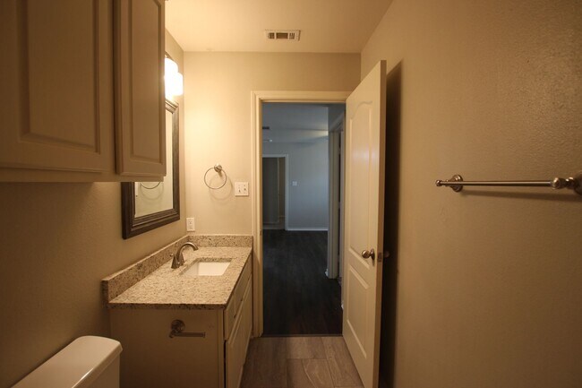 Building Photo - Stunning 3 bed 2 bath in Whitehouse ISD!