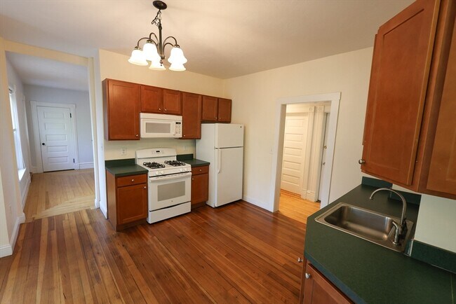 Building Photo - 72 Grampian Way