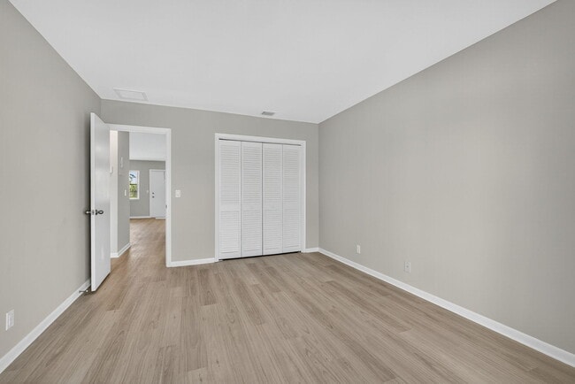 Building Photo - 42 Easthampton B