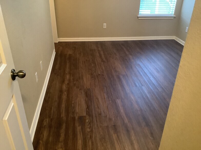 Building Photo - 3800 Veiled Falls Dr