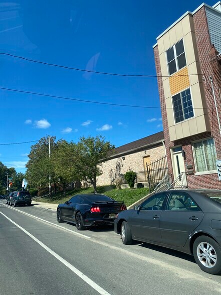 building outside over look - 4239 Haverford Ave