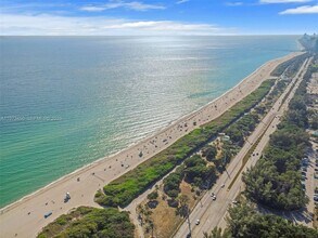 Building Photo - 100 Bayview Dr