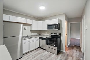 Building Photo - 480 Pedretti Ave