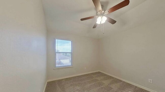 Building Photo - MOVE IN READY