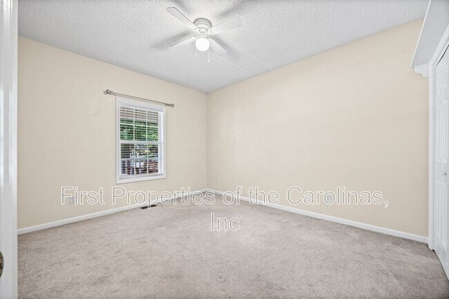 Building Photo - 215 6th St