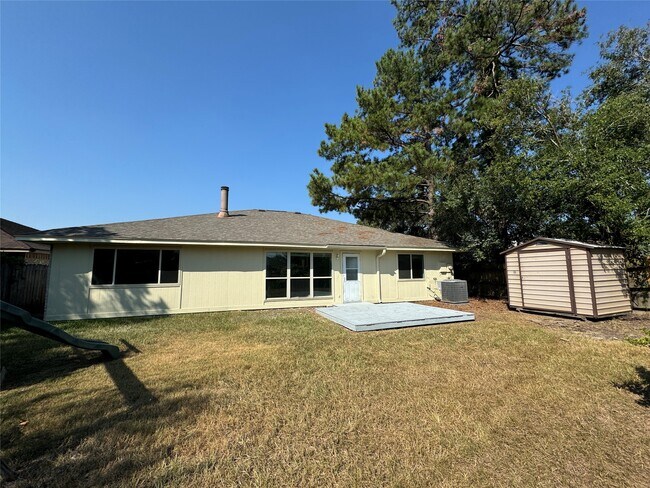 Building Photo - 20030 Lions Gate Dr