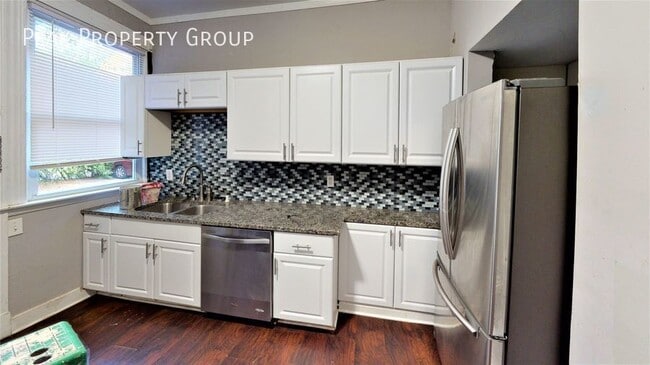 Building Photo - 2317 Stratford Ave