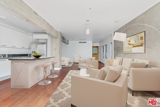 Building Photo - 416 S Spring St