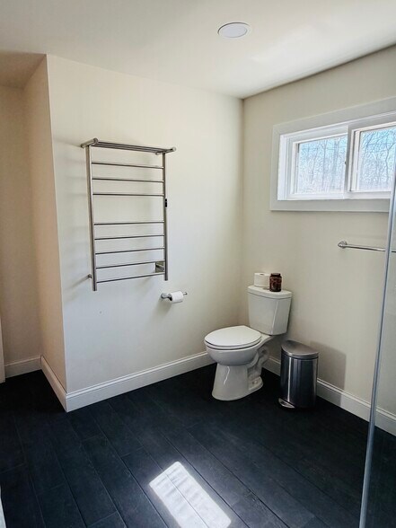 Building Photo - 515 Cow Hill Rd