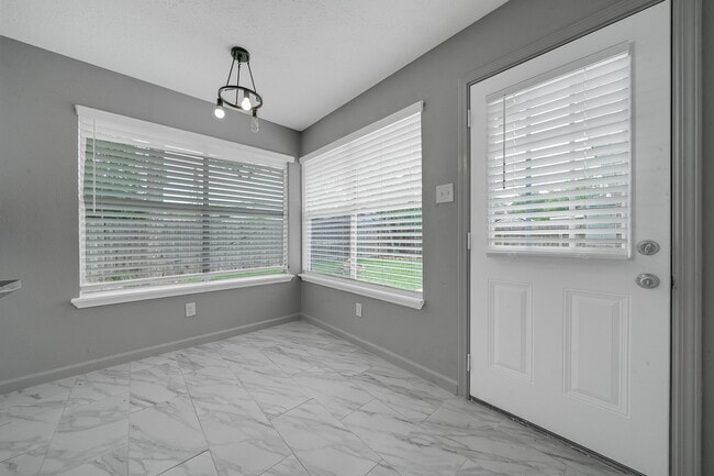 Building Photo - 3515 Walden Dr