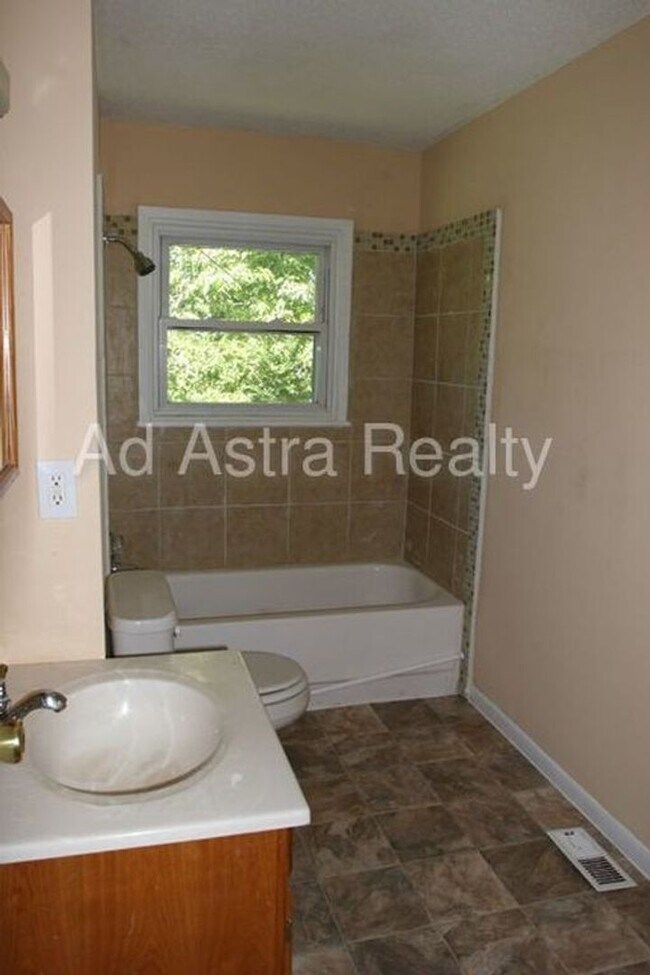 Building Photo - Cute 3 Bedroom 1.5 Bath Home in Independen...