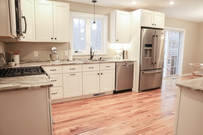 Building Photo - 6 Trillium Way