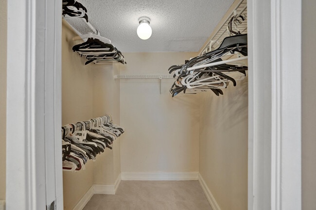 Building Photo - 3520 Oaks Way