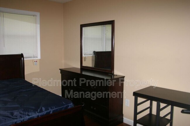 Building Photo - 1212 Brookwood Dr
