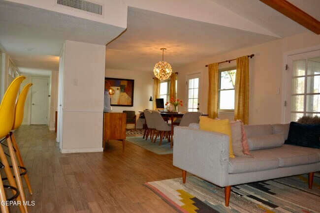 Building Photo - 10640 Vista Alegre Dr